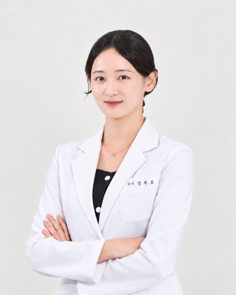 Portrait of Dr. Yuro Kang wearing a white coat